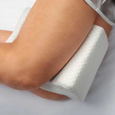 Kniekissen ergonomisch für Seitenschläfer 24 x 20 x 15 cm mit Cooling Effekt Bezug