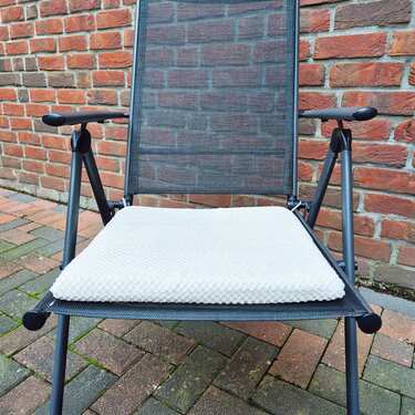 Stolsdyna 37 x 37 cm med fästband vit