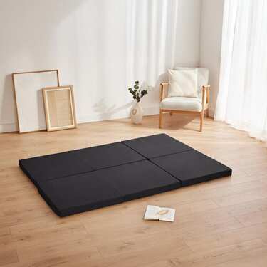 Rozkładany materac dla gości CloudComfort Basic 140 x 195 cm może być używany jako łóżko pojedyncze, łóżko podwójne i siedzisko.