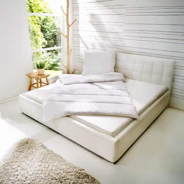 135 x 200 cm Mikrofaser Ganzjahres-Steppbettdecke, Füllgewicht: ca. 700 g, extra leicht